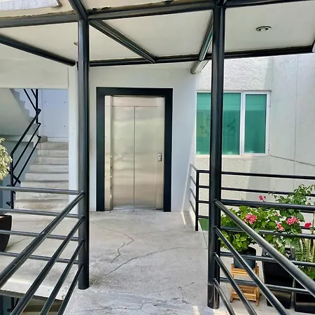 At The Heart Of Restaurants And Night Life Apartment