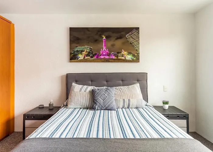 At The Heart Of Restaurants And Night Life Apartment *