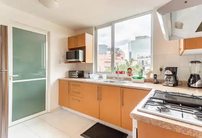 At The Heart Of Restaurants And Night Life Apartment