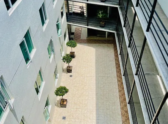 At The Heart Of Restaurants And Night Life Apartment
