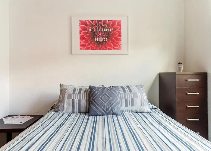 At The Heart Of Restaurants And Night Life Apartment