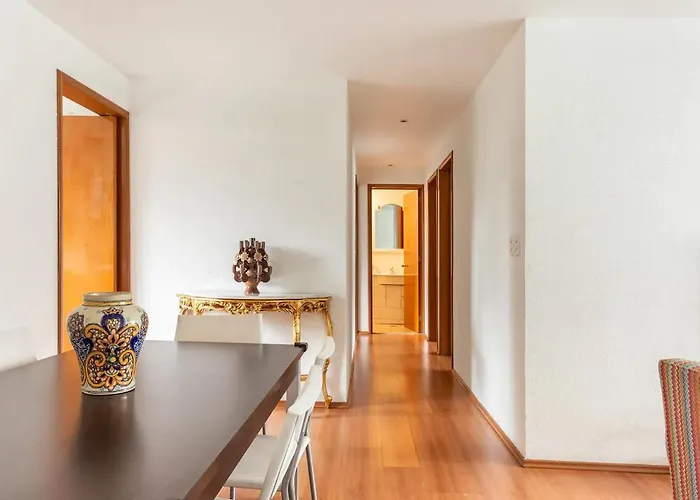 At The Heart Of Restaurants And Night Life Apartment