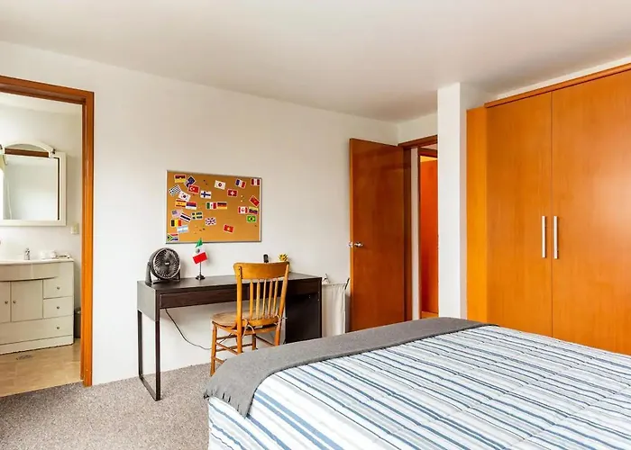 At The Heart Of Restaurants And Night Life Apartment *