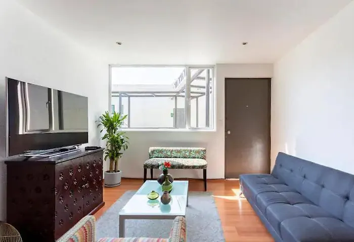 At The Heart Of Restaurants And Night Life Apartment