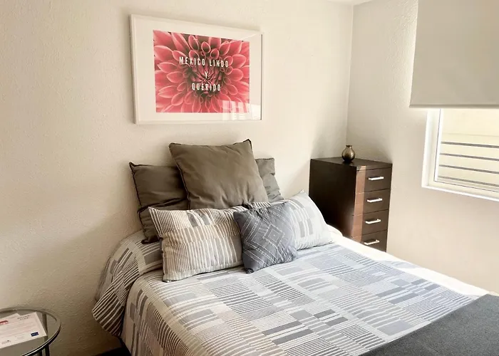 At The Heart Of Restaurants And Night Life Apartment *